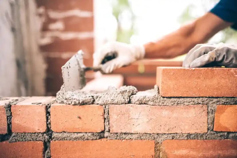 Comment choisir la meilleure assurance décennale pour vos travaux de maçonnerie ?