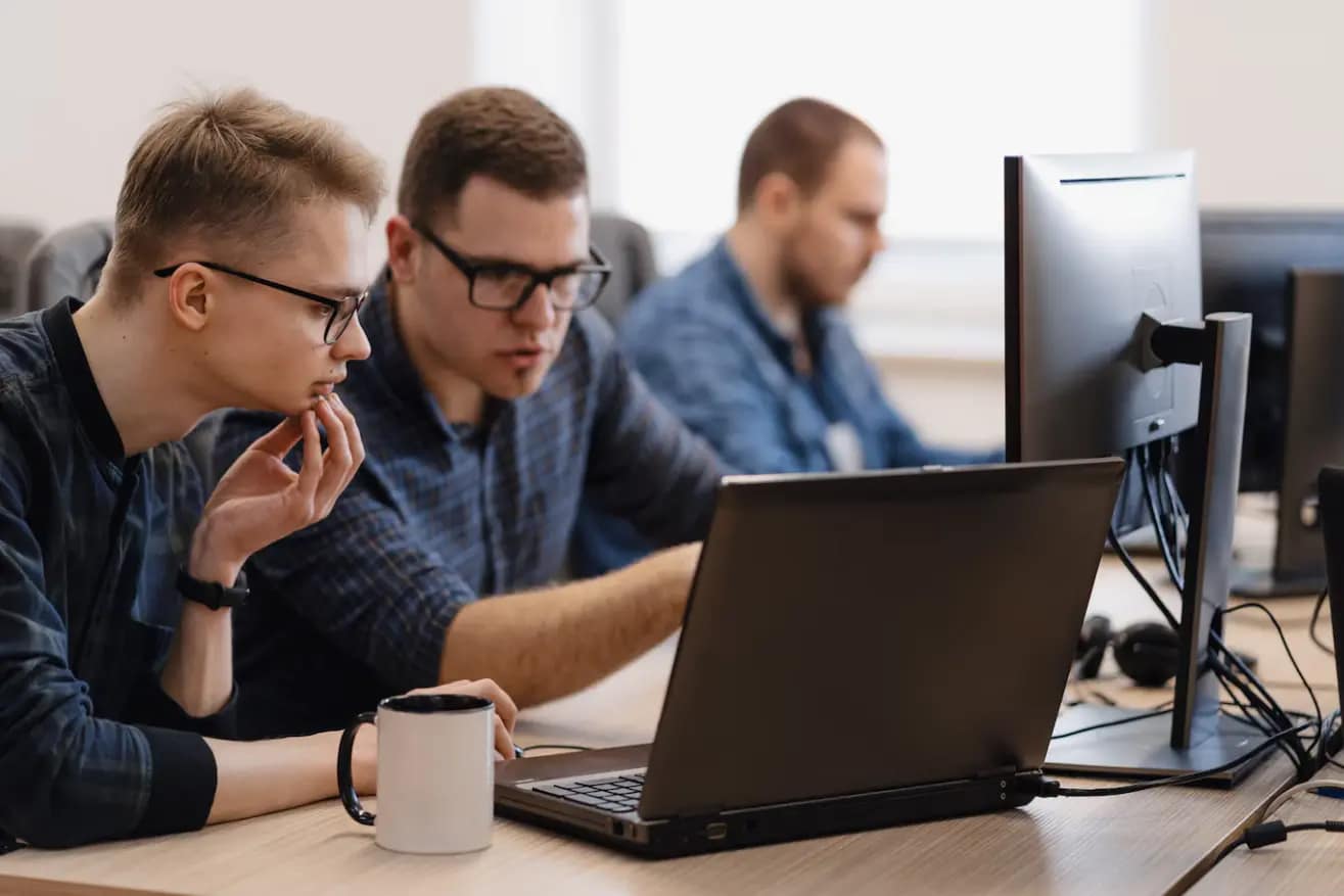 RC Pro consultant informatique : assurer la mission réellement exercée